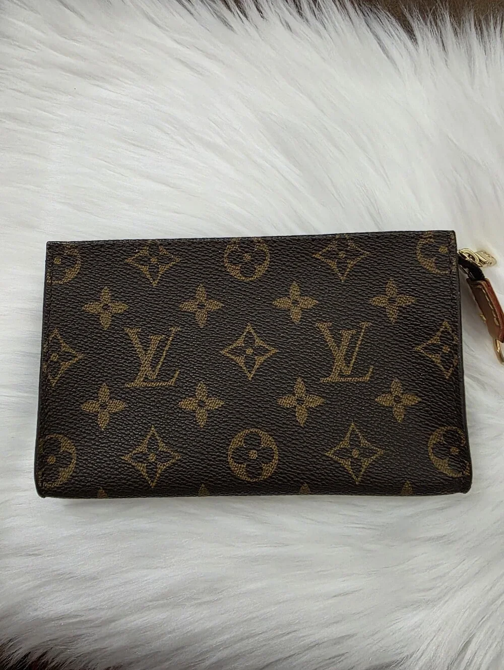 Louis Vuitton Bucket Bag Pochette